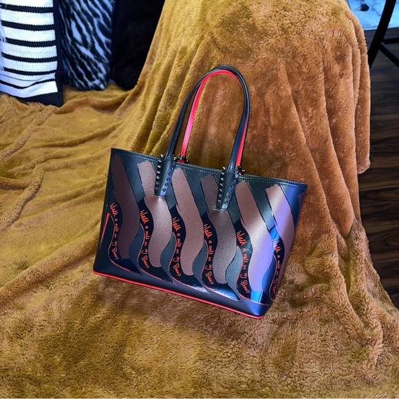 New Christian Louboutin Walk A Mile in My Shoes Cabata Small Grained Leather Bag - Picture 14 of 16